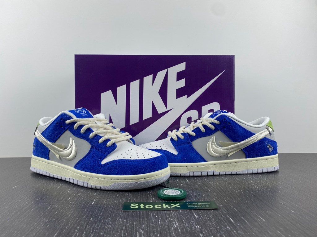 Fly Streetwear x Nike SB Dunk Low 2023 DQ5130-400